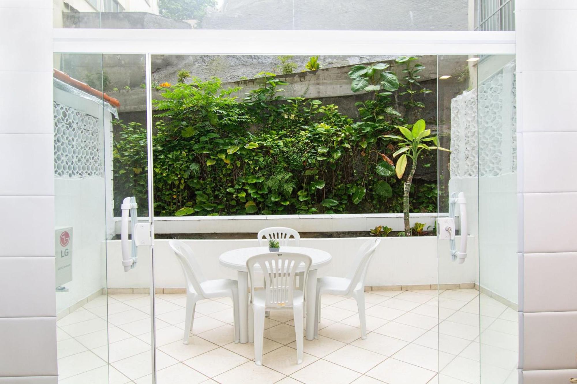 Maravilhoso Loft Em Copacabana A 150 Metros Da Com Um Varandao Em Meio Ao Verde. Appartement
