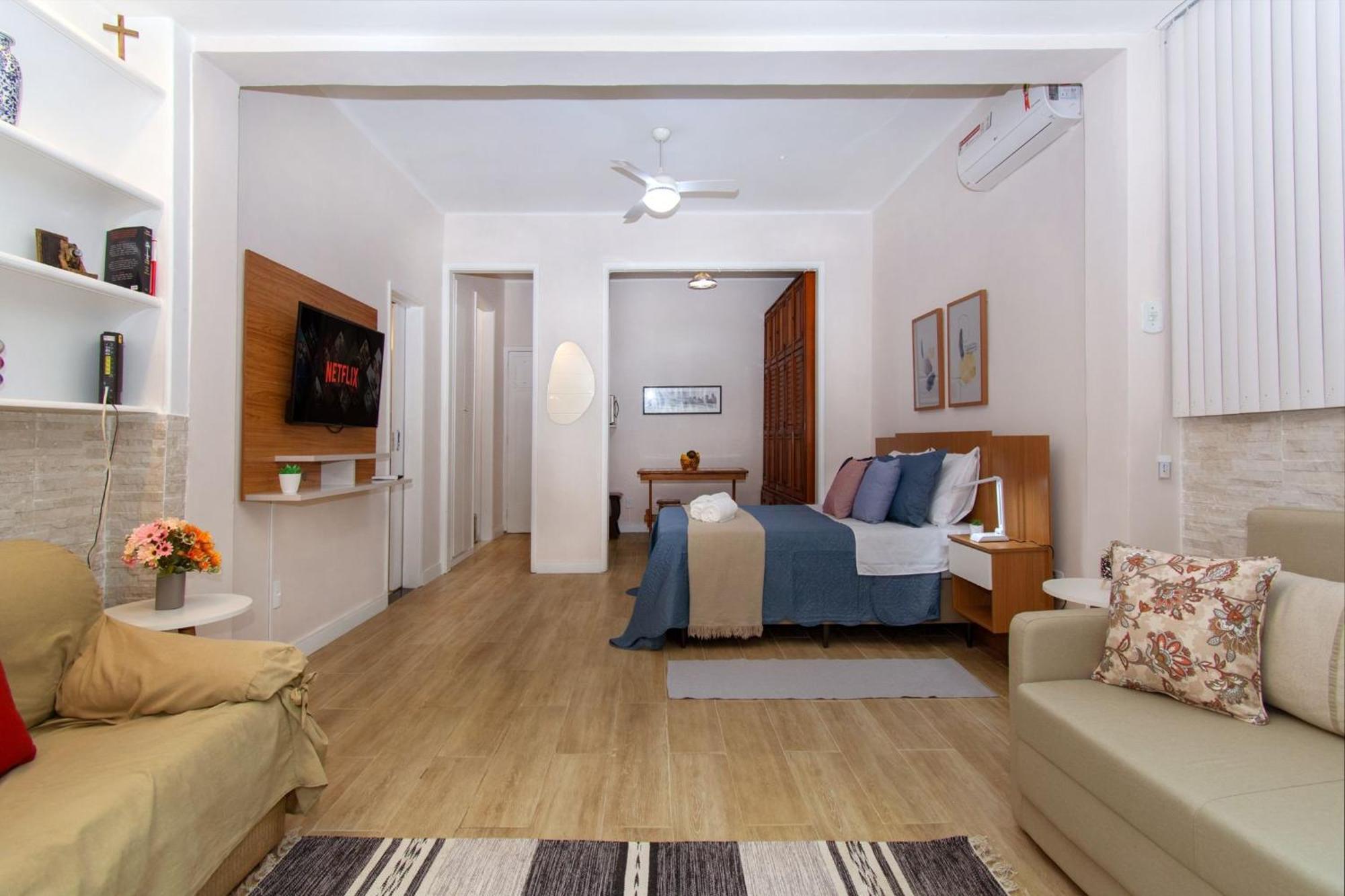 Maravilhoso Loft Em Copacabana A 150 Metros Da Com Um Varandao Em Meio Ao Verde. Appartement Rio de Janeiro